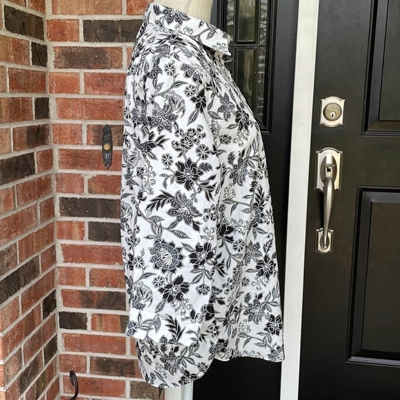 Lands End Black And White Floral Blouse - Picture 3 of 8